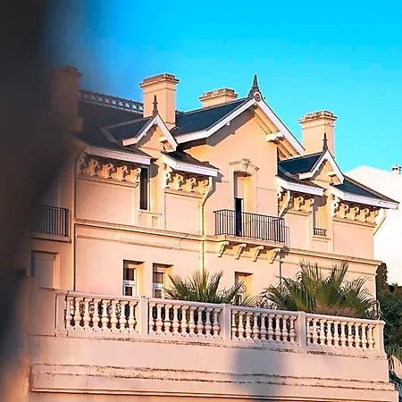 Camille & Hotel 4*