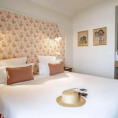 Camille & Hotel