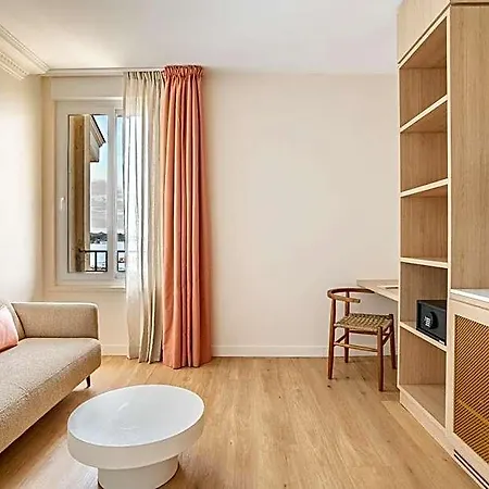 Camille & Hotel 4*